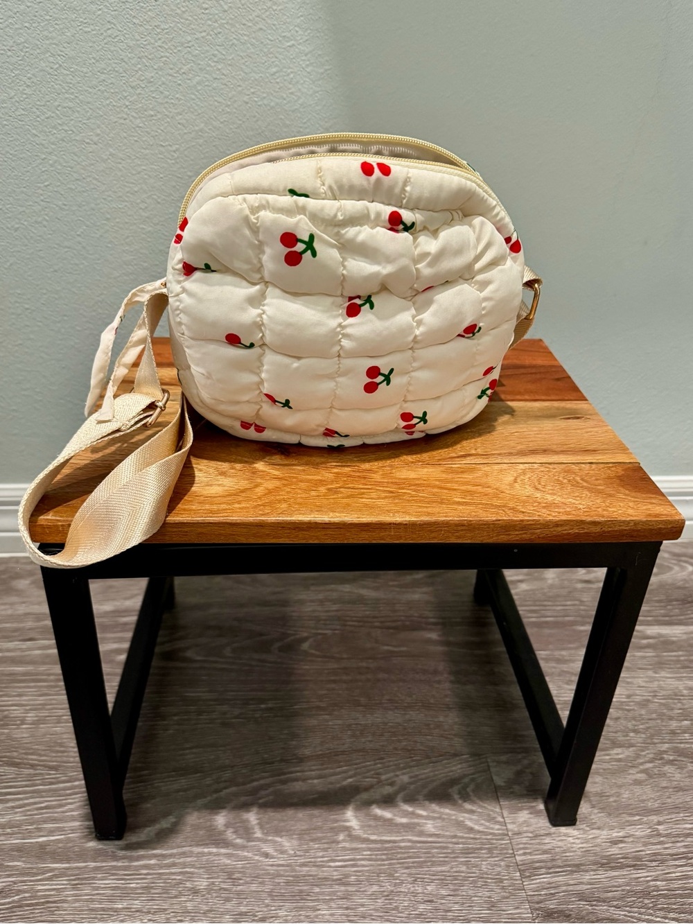 Cherries Quilted Cross Body Bag NWT - Picture 5 of 9